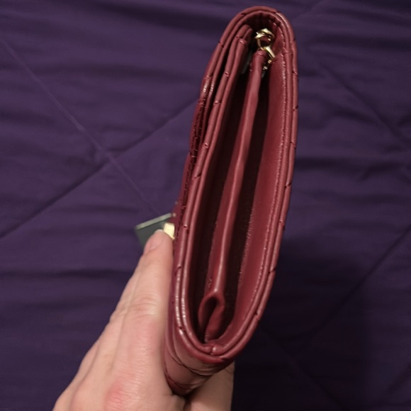 NWT Badgley Mischka Crossbody with Diamond Quilting - Picture 6 of 9